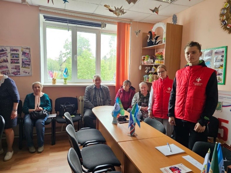 Волонтеры и население.jpg Волонтеры и население.jpg